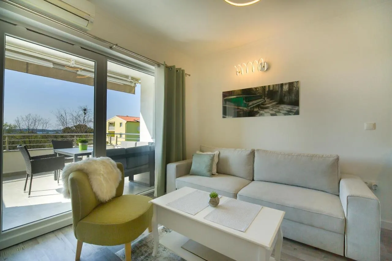 Apartment Marica Pula 0*,